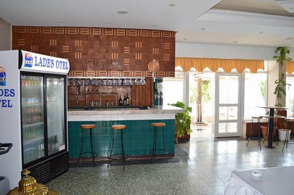 Lades Hotel 锡利夫凯 外观 照片
